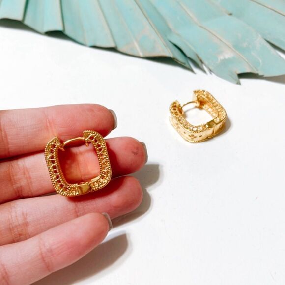 Gold floral hoop earrings S124 - Picture 3 of 3